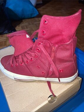 Levi's Branded Shoes with Box with Bold Logo and zipper.
